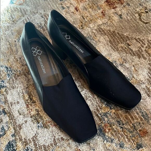 NWOB Chic Black Women's Heels - Picture 2 of 7